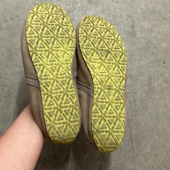 Ahnu leather flat  shoes - Picture 7 of 8